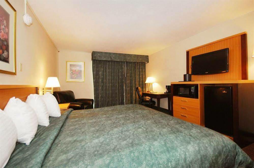 Hotel Magnuson Grand Columbus North Extérieur photo